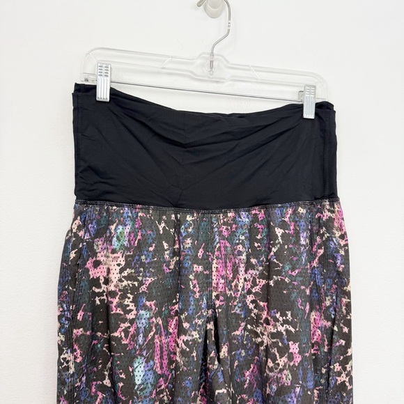 Lululemon Om Pant Floral Sport Multi Black Size 8 - Picture 2 of 7